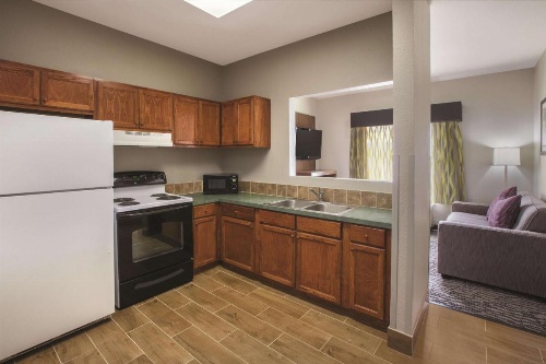 La Quinta Inn & Suites by Wyndham Nw Tucson/Marana image 25
