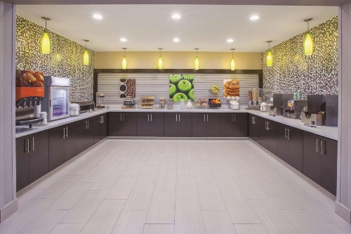 La Quinta Inn & Suites by Wyndham Nw Tucson/Marana image 36